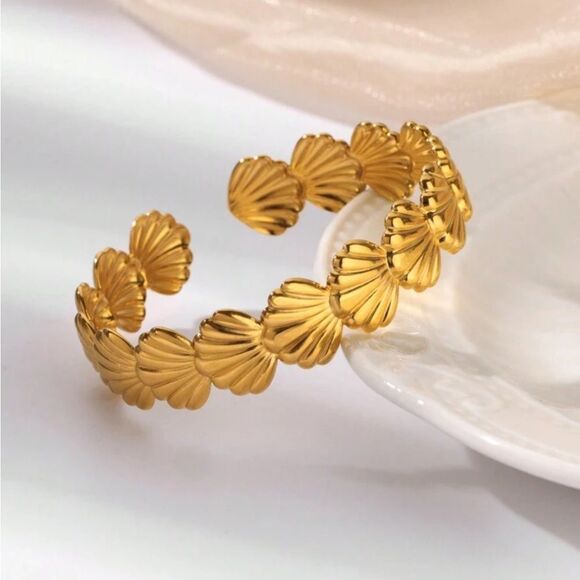 Gold Shell Bracelet N911 - Picture 2 of 5